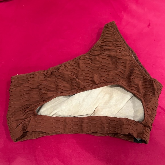 Booty by Brabants One-Shoulder Original Material Top - Picture 2 of 4